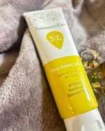 ずーっとデリケートゾーンの乾燥が気になっていつあ使ってみたかったサマーズイブ♡デリケートな肌の古い角質や汚れによるくすみを予防して、うるおいのある肌へ導いてくれる弱酸性の保湿ジェルローション🧴&hellip;のInstagram画像