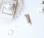 乾燥が気になる冬は特に欠かせないハンドクリームだけど、最近は、年齢が出やすい手肌だけでなく、首周りのケアまで出来るこちらのアイテムを使い始めたよ〜♡&hellip;&hellip;&hellip;u0040kewtopia_offi&hellip;のInstagram画像