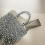 .ミニバックにも入れやすい、、、キユートピア ハンデコルテ𓅼❁パッケージがシンプルで好みな感じだからバックに入れてると気分上がる♡乾燥肌だから冬はほんとお肌弱くって、、、定期的に乾燥し&hellip;のInstagram画像