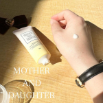 事務職に戻って、エアコンの真下にいるので乾燥が気になる🥲🍏マザーアンドドーターのハンドクリーム💗いい香りだしつけ心地も私は好みでお気に入り♡仕事中のちょっとした癒しです🥰🫰#PR #ツーウ&hellip;のInstagram画像