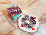 共立食品のお菓子作りキットを使用して長女(4歳)と一緒にフォンダンショコラを作りました。まだひらがなしか読めない娘が箱の裏を真剣に見てる様子がおもしろかわいくて、「いやいや、わからないよね？」と思&hellip;のInstagram画像