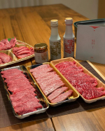 エバラ食品の新ブランド 『AWESOMEET(オーサミート)』和牛専用の調味料😊高級感のあるギフトボックスに入って届きました✨和牛の旨みを活かすために、原料に油を使用せず醤油ベースでシンプル&hellip;のInstagram画像