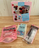 u0040kyoritsu_kitchen よりご提供頂きましたバレンタイン前にキットを使って試し作り不器用な話でも簡単に美味しいチョコが作れるシェアプチトリュフ箱の中に、ココアといちご🍓デコ&hellip;のInstagram画像