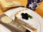 🍰ブルーベリーチーズタルト☕️ミルクティー🖐️ハンドクリーム　ホワイトティーの香り誕生日のケーキは無かったのでスーパーで買ったやつ🍰なかなかおいしかったよ？😂u00402wayworld&hellip;のInstagram画像