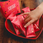 .我らがもち吉娘の餅踏みはここのお餅でしたあられやおかきのイメージもありますが甘いチョコ系も実は美味しいu0040mochidangomura 𝕤𝕒𝕞𝕒いちごの甘酸っぱさとふっくら&hellip;のInstagram画像