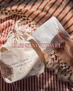 ..最近愛用してるクレンジングタオル🎵.タオルでゴシゴシ顔をふきのは良くないから、このクレンジングタオルで優しく😗.きめ細かくて肌さわりがとっても優しいよ😌.お風呂場に置いておけば、&hellip;のInstagram画像