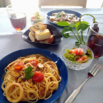 🍝ひと足早くバレンタインランチ💝三連休の中日、珍しく子供達がそろって部活お弁当だったので夫と2人でおうちランチ🍴今年のバレンタインは平日なのでおうちでちょっといい休日イタリアンを🇮🇹&hellip;のInstagram画像