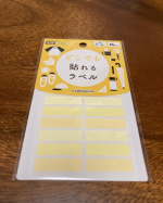 アイロン不要でおなまえつけができる「どこでもラベル」で次男の入園グッズに貼ってみました。ラベルサイズ：約30&times;8mm/16枚水に強いので、洗濯機、食洗器もOKです。細長い絶妙なサイズで、&hellip;のInstagram画像