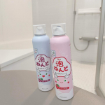 ⑅⑅【泡ねんど 遊べるボディソープ ぶどうの香り・いちごの香り】楽しい入浴タイムになる新感覚のボディソープ♡娘と一緒に使っています！🫧🫧缶をよく振ってからモコモコの泡を出してみると良い香&hellip;のInstagram画像