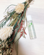 こちら植物由来の成分だけを配合した化粧水とのこと☺️肌への刺激や安全性に不安がある成分は、一切無添加で敏感な肌にも納得の優しさ😳💕素晴らしい👏使いごこちは、さっぱりとしていてベタつきがないです&hellip;のInstagram画像