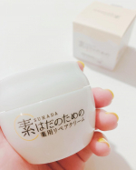 素はだのための薬用リペアクリームお試しさせて頂きました😄乾燥肌用ってことでもっとこってりしてるのかと思ったけどサラッとした着け心地伸びも良くベタつきもなし！！ピリピリした刺激もなくて敏感肌でも安&hellip;のInstagram画像