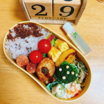 今日のお弁当🍱たこ焼き 入り。今日で2月も終わりー。季節の変わり目にもいい感じの岡田ローション！無添加なので安心！#PR #無添加工房OKADA #無添加化粧水 #敏感肌 #アトピー #岡&hellip;のInstagram画像