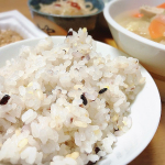 ..10種類*の雑穀と玄米をブレンドした北海道玄米雑穀🍚🌾.玄米はビタミン、ミネラル、食物繊維と不足しがちな栄養素たっぷりで健康・美容にも◎..玄米酵素北海道玄米雑穀..プチ&hellip;のInstagram画像