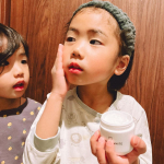 __________________________________________✍︎︎／お風呂後のお手入れ🛀＼なぎは塗るのめんどくさいタイプあおとはしっかり塗りたいタイプでもいつ&hellip;のInstagram画像