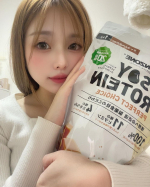 プロテインダイエット⭐︎⭐︎⭐︎始める予定〜笑　🐷。誕生日プレゼントで買ってもらった🎁スプラトゥーンのイカ？🦑　大喜びで一緒に寝るらしい。笑　イオンで色々見て回って楽しそうだった❣️まだ&hellip;のInstagram画像