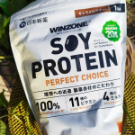 初めてのプロテイン✨最近ダイエット中の私と筋トレ中の主人にはピッタリの一品！！日本新薬さんから出てる『SOY PROTEIN 』植物由来の大豆タンパク質100％11種類のビタミン4種類のミ&hellip;のInstagram画像