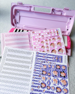 &hearts;️@minnano_onamae_seal コスモメディアサービス様のモニターをさせていただいた「みんなのお名前シール」🌸防水なのでスプーンやケースなどにも🥄洗っても剥がれないので嬉しい&hellip;のInstagram画像