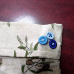 《糸ボタンと糸が通しやすい針》　　独自の技術で1本の糸だけで編み上げられた【糸ボタン】は、再生ポリエステル糸を使用した、環境に優しいエコなボタン 。糸でできているから柔軟性があり、割れません。&hellip;のInstagram画像