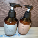 NIJI RHYTHMICシャンプー＆トリートメント⁡1週間ほど使ってみたけど、髪の毛サラサラになるしまとまりやすくなってすごくいい感じ〜✨今日カラーするからその後も引き続き使ってみて、色&hellip;のInstagram画像