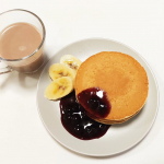 【おうちカフェ】おうちでカフェごはんが楽しめる、ニップンのベジカフェシリーズ。自然解凍でOKなヴィーガンパンケーキは動物性素材不使用ながらもふんわりとコクのある味わい。大豆をベースに豆腐の加&hellip;のInstagram画像