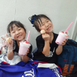 七夕祭りはインフィニティー祭りだった。笑っ瀬戸に来てたときも買いに行ったカフェInfinityが七夕にも来てて親子でいちごを買いまくり、食べまくり。笑っ#いちごあめ #cafe_infinit&hellip;のInstagram画像