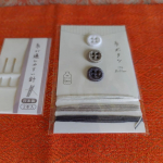 この度は、KAWAGUCHIさまの糸ボタンと糸が通しやすい針をお試しする機会に恵まれました❤糸ボタンは、独自の技術で1本の糸だけを編み上げて作られています糸が通しやすい針は、ワンタッチで糸が通せ&hellip;のInstagram画像