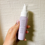 .☑︎ メイクの仕上げにシュ！ヴィ・ヴィ色持ちミスト　　メイクキープミスト💕　　　𓍯&nbsp;朝頑張ってメイクしたのに夕方には残念ってことありますよね😭脂性肌よりだからテカリ&hellip;のInstagram画像