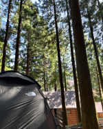 .週末はキャンプ🏕️へ今回のキャンプ飯はキンレイの京風だしのおうどん🥢なんとこちらのうどん🍲お水が要らなくって、スープと麺が凍っているのをお鍋でそのまま温めるだけ🍲キャンプだとテントの設営など&hellip;のInstagram画像