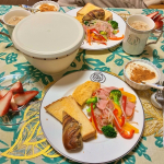 ・めちゃめちゃ便利でおススメの調理アイテムとの出合いがありました食材を洗う、水を切る、電子レンジで加熱する、冷蔵庫で保存する。一連の作業がこれ一つでできるボール、コランダー、フタのセットです&hellip;のInstagram画像