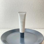 日焼け止め下地の悩みは、化粧が崩れること💦白浮きすること💦下地は密着感が大事👌______________________________deep2031 UVベース 30gUVベース &hellip;のInstagram画像