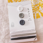 株式会社KAWAGUCHIさんの【糸ボタンと糸のセット】と【糸が通しやすい針】をお試しさせていただきました！糸だけてできたとっても可愛いボタン😍何に使おうか悩み、お気に入りの手帳カバーのボタンと&hellip;のInstagram画像