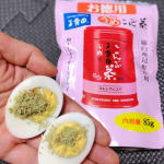 こんぶ茶を #ゆで卵 の味付けに塩より美味しいです。ふりかけのようなサクサク感があります。たくさん入ってます。#PR #玉露園 #梅こんぶ茶 #玉露園の梅こんぶ茶 #お徳用梅こんぶ茶 #mo&hellip;のInstagram画像