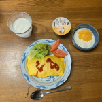 #PR  おうちコープ 時短商品牛乳、ヨーグルト、プリン、オムライスちょっと豪華な洋食モーニングプレートが10分以内に完成。私の家族は父が朝早く家を出て、弟も朝早く部活に行くため朝食ができるま&hellip;のInstagram画像