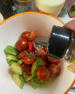 クレイジーライムをお試しさせて頂きましたあのクレイジーソルトの兄弟🧂クレイジーライムは風味豊かなライムをベースに、ブラックペッパー、岩塩を使用。これ一本で本格的なエスニック料理(アジアン料理&hellip;のInstagram画像