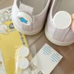 .子供の持ち物に名前を付けるのにおすすめ❣️.KAWAGUCHIの『プチッとネーム』です✨.ほどよいサイズ感と名前が隠せる優れもの🥹プライバシーが気になるこの時代に、名前がむき出しになら&hellip;のInstagram画像