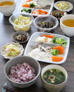 .毎日の夕食作り、毎日悩んでいます😂メニューを考えるのが大変、買い物や調理など準備も大変、食べる時間帯は家族バラバラ😭夕方は子どもの習い事の送迎もありまた大変。そんな悩みの助けになってく&hellip;のInstagram画像
