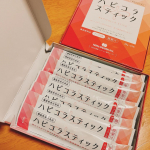 ハピコラスティック！1ヶ月続けてみました☺️初めて飲む時ゼリーやと思い込んで開けたら液体。ジュース状でこぽしちいました😅😅お気をつけて！笑りんご味🍎なんとなく化粧ノリがよくなったかな。1日&hellip;のInstagram画像