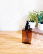 髪をセットするというよりは馴染ませて落ち着かせる効果がある⁡⁡／ハーバルリーフ　ヘアオイル＼⁡⁡アウトバストリートメントとしてメインに使ってるけど⁡⁡乾燥が気になるときの朝&hellip;のInstagram画像