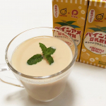 豆乳飲料 パインアメ 200㎖真ん中に穴のあるあのロングセラーの飴ちゃん「パインアメ」とのコラボ豆乳飲料。これは確かにパインというよりパインアメ！豆乳のクセがなく、まろやかでやさしい甘さだから豆乳&hellip;のInstagram画像