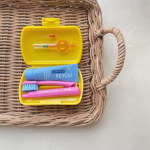 スイス生まれのオーラルケア商品 ̖́-CURAPROXクラプロックスから発売されたトラベルセット　クラプロックスビーユー🪥🤍⁡ケースの中には歯ブラシ、歯間ブラシ、歯間ブラシホルダー、歯みがき1&hellip;のInstagram画像