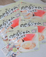 🎀手作りジャム🎀果物とお水を少々入れるだけ、袋でモミモミしてチンするだけで生ジャムが出来上がります😍✨ココアパウダー（無糖）とバナナでチョコバナナジャム冷凍ブルーベリーでブルーベリージャム&hellip;のInstagram画像