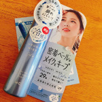 暖かくなって来たからこのスプレーも夏仕様にチェンジ‼️メイクの上から缶を振らずに立ててシューっと3秒スプレーするだけで化粧崩れ、外的乾燥を防ぐフィックスミストシリーズ！化粧崩れを防ぐプロテクトベ&hellip;のInstagram画像
