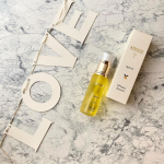 顔や首のポツポツ気になりませんか？ちゃんと洗顔しているのにできちゃう💦こちらのオイルはとても気に入っていて、何度もリピートしてるからポツポツはもうなくなっていたのに❗️最近２つまた顔にできました&hellip;のInstagram画像