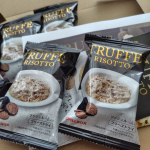 モニプラさんで紹介されていたトリュフリゾット試食しました！めっちゃ手軽にできるリゾットご飯の上に　このフリーズドライをのせて　お湯を注ぐだけ～時短だし　めっちゃ楽ちん　簡単おうちで　トリ&hellip;のInstagram画像