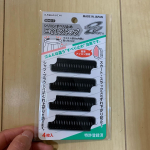 こどもの制服からシャツがすぐ出てきてしまうのが気になっていたので、制服ズボンのウェスト内側に、 エイトストップ シリコンすべり止めをアイロン接着🪡🧵これを付けるだけで、シャツが出てきにくくなったよう&hellip;のInstagram画像