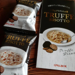 「濃厚トリュフリゾットの素」を試しました。フリーズドライ商品で、30秒で本格的なリゾットができる優れものです！用意するのは温かいご飯とお湯だけ。結論からいうと、フリーズ商品とは思えないほど&hellip;のInstagram画像
