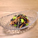 新緑の季節にぴったりの抹茶飲料🍵『濃いグリーンティー』で爽やかな香りのひじきのサラダ🥗国内産宇治抹茶を原料の20％100％国内産原料を使われていてそのままおいしいのはもちろん粉末タイプな&hellip;のInstagram画像