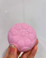 ペリカン石鹸様より「めざめるんソープ」をご提供いただき、早速お試しさせていただきました✨✨こちらは朝のお悩みを解決する朝用の洗顔石鹸との事☀️！朝のお肌って、実は前日のスキンケアの油分であったり&hellip;のInstagram画像