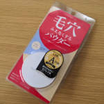 ...毛穴悩みに特化したシリーズ！凹み毛穴　対策下地&times;毛穴みえなくするプレストパウダーふわふわのパフでパウダーは軽く厚塗り感もなくつけたあとの肌はサラサラ✨薄づきなのに毛穴も&hellip;のInstagram画像