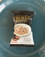 ❐ 濃厚トリュフリゾットの素⁡お茶碗1杯のご飯にフリーズドライを乗せてお湯をかけるだけ😳？簡単にトリュフリゾットが作れちゃう🥹💓忙しい時やご飯作りが面倒な時やちょっと贅沢したい時や仕事の休憩時間&hellip;のInstagram画像